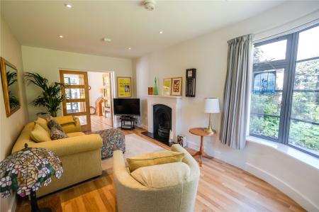 Living Room (2)