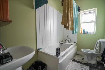 Flat 2 - Bathroom
