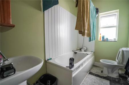 Flat 2 - Bathroom