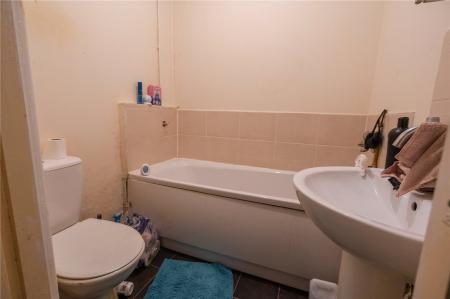 Flat 1 Bathroom