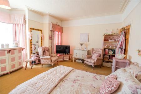 Bedroom 1 (2)
