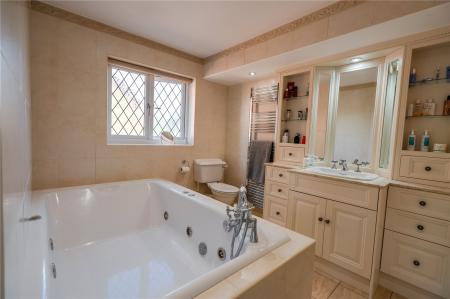 En-Suite Bathroom