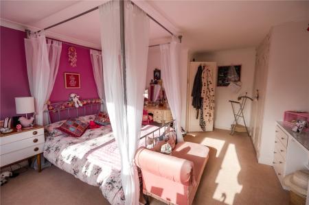 Bedroom 2 (2)