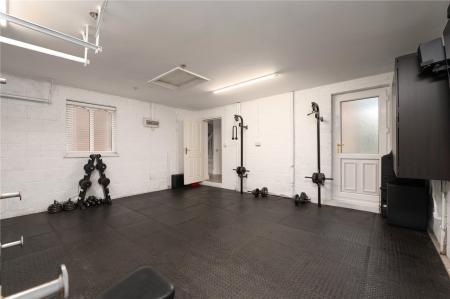 Gym/Garage