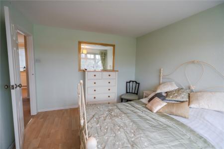Bedroom 2 (2)
