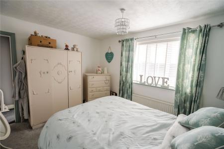 Bedroom 2 (2)
