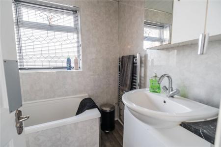 Gf Bathroom (2)