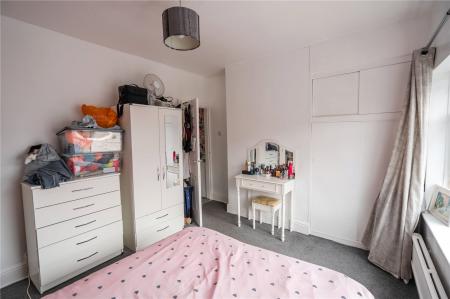 Bedroom 1 (2)