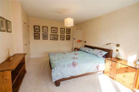 Bedroom 2 (2)