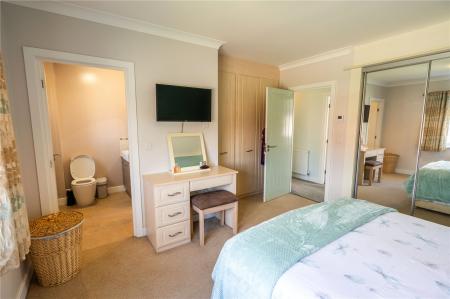 Bedroom 1 (2)