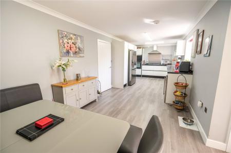 Kitchen Diner (2)