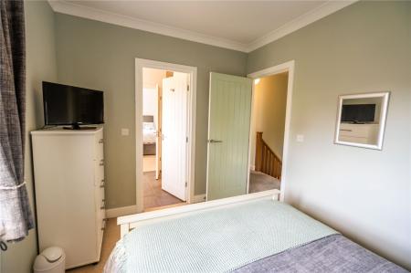 Bedroom 2 (2)