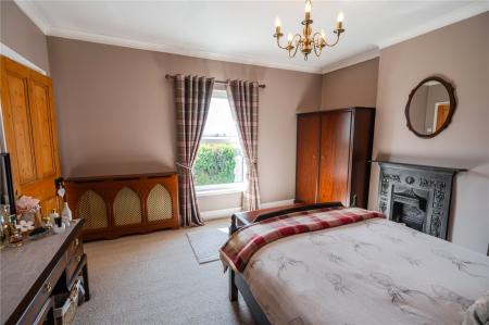 Bedroom 2 (2)