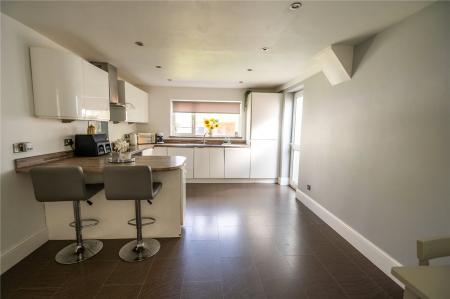 Kitchen Diner (2)