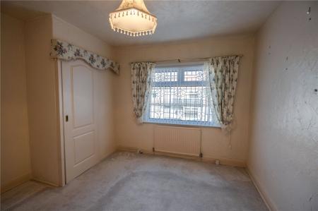Bedroom 1 (2)