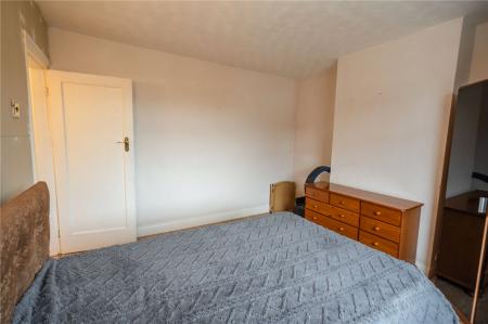 Bedroom 2 (2)