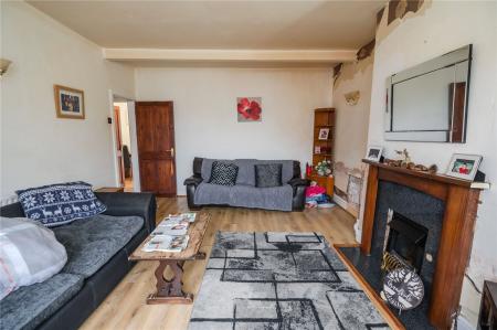 Living Room (2)