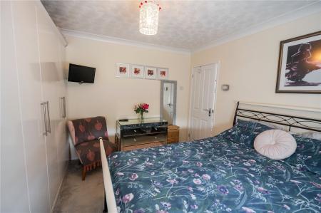 Bedroom 1 (2)