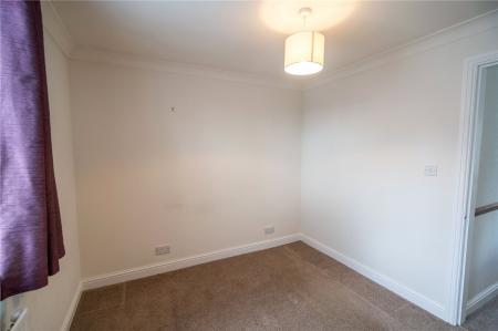 Bedroom 2 (2)