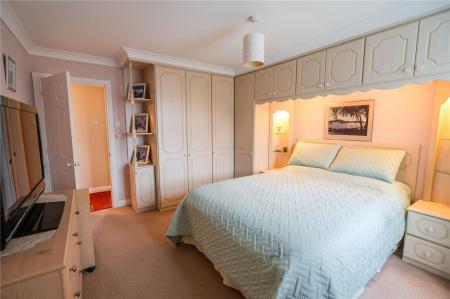 Bedroom 1 (2)