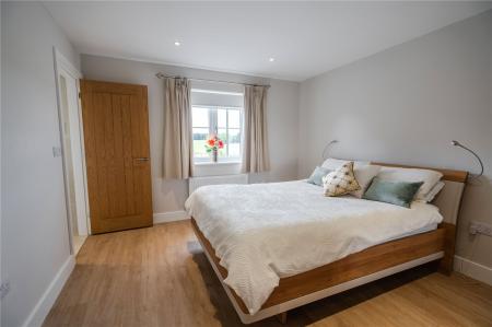 Bedroom 1 (2)