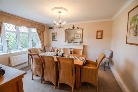 Bed 4/Dining Room