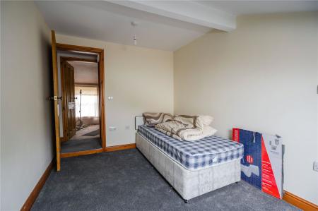 Bedroom 2 (2)