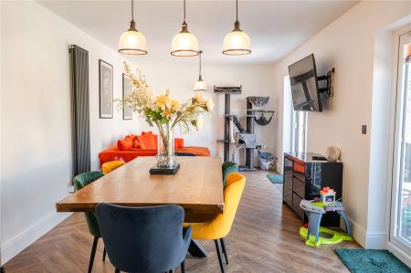 Kitchen Diner (2)