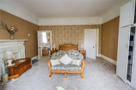 Bedroom 1 (2)