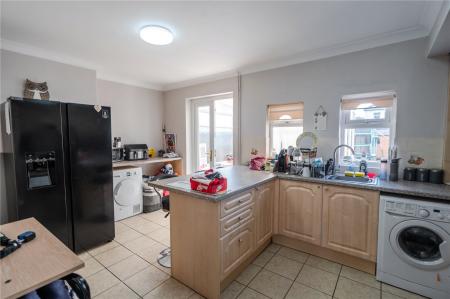 Kitchen Diner (2)