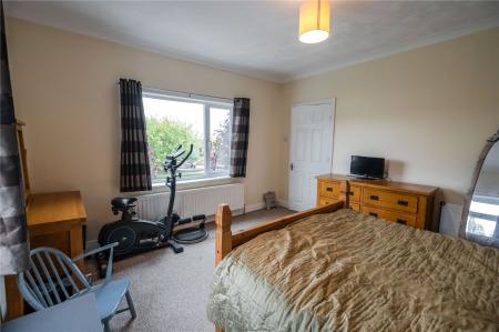 Bedroom 2 (2)