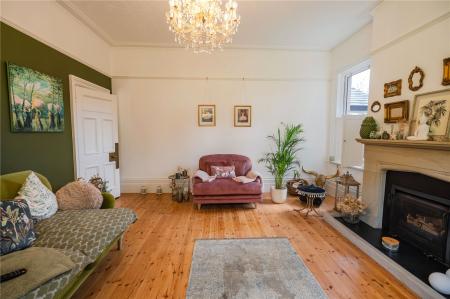 Living Room (2)