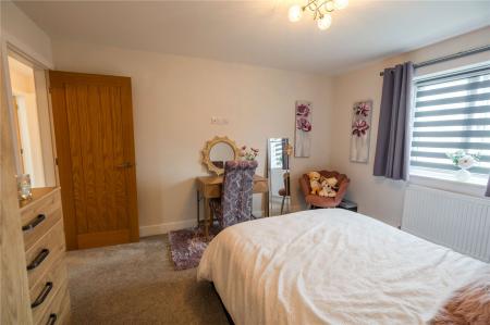 Bedroom 2 (2)