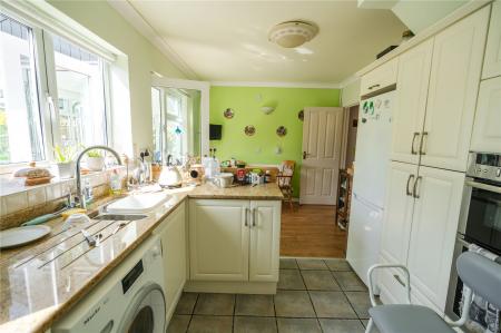 Kitchen Diner (2)