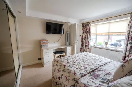 Bedroom 1 (2)