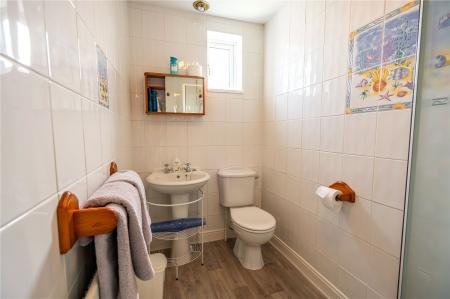 Ensuite Bed 4 (2)