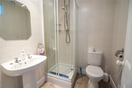 Ensuite to Bedroom 3