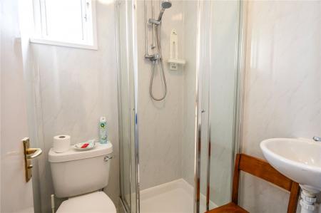 Shower Room (Bed 7)
