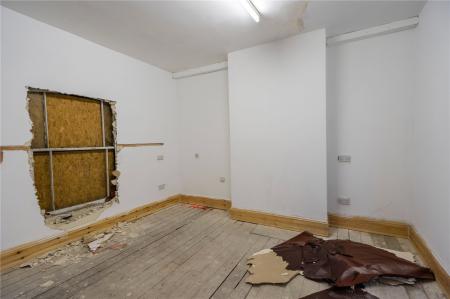 Bedroom 1 (2)