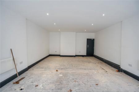 Main Retail (2)