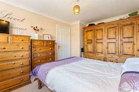 Bedroom 2 (2)