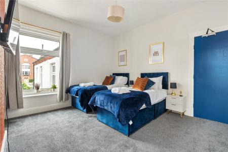Bedroom 2 (2)
