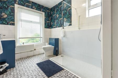 Ff Shower Room