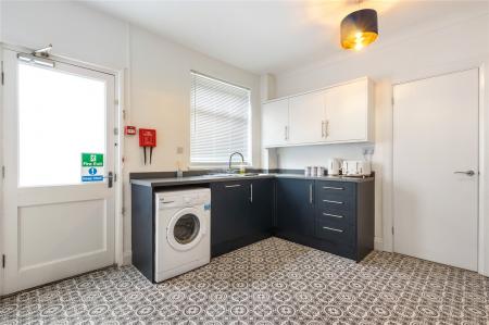 Kitchen (2)
