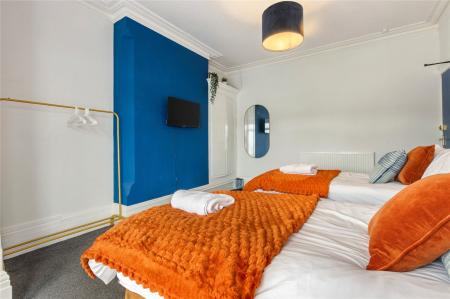 Bedroom 1 (2)