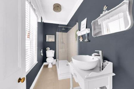 Gf Shower Room