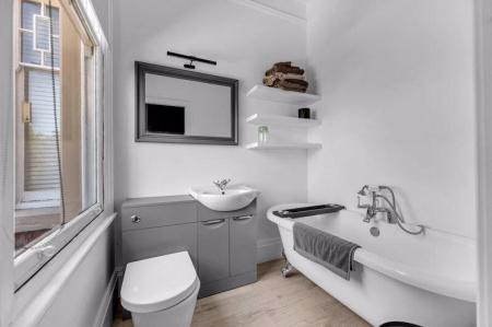 En-Suite (3)