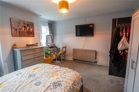 Bedroom 2 (2)