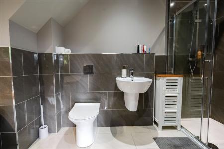 En-Suite Bathroom