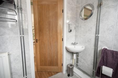 Wet Room (2)